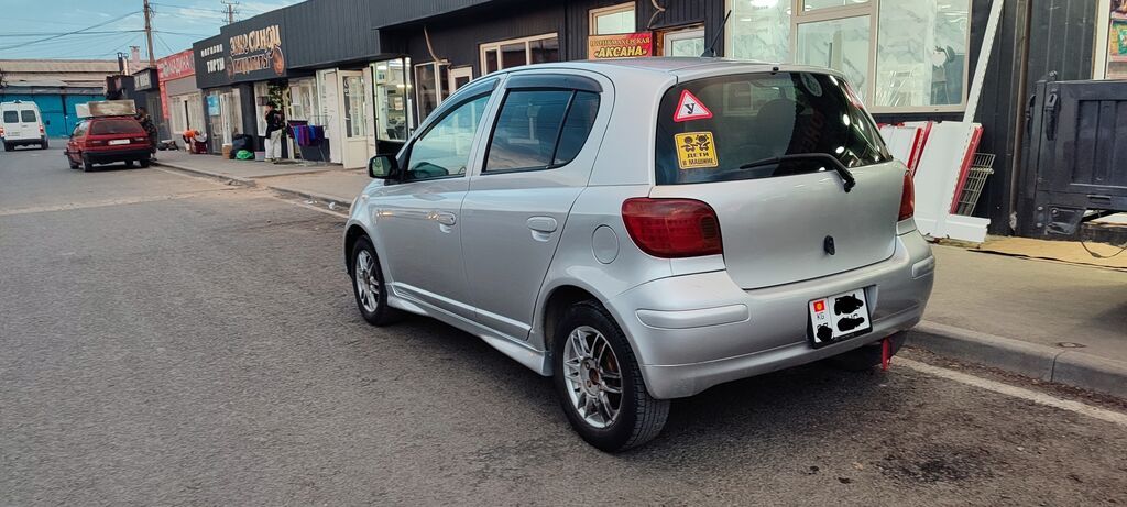 Toyota Vitz: 2003 г., 1.3 л, Вариатор, Бензин, Хэтчбэк: фото 5