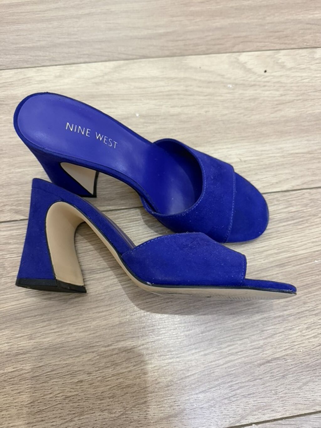 Босоножки-мули Nine West, насыщенный кобальтово‑синий цвет. - Модель — фото 2