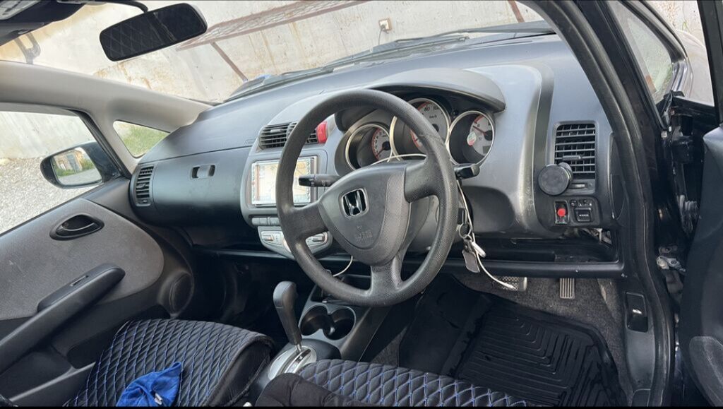 Honda Fit: 2005 г., 1.3 л, Вариатор, Бензин, Хэтчбэк: фото 5