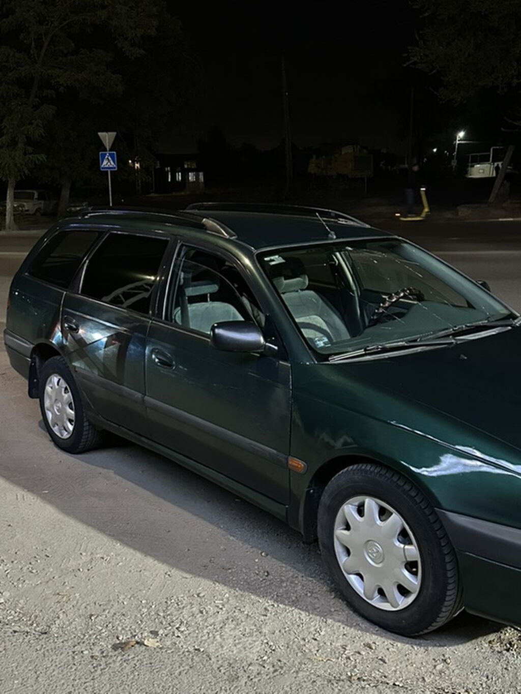 Toyota Avensis: 2000 г., 2 л, Механика, Бензин, Универсал: фото 3