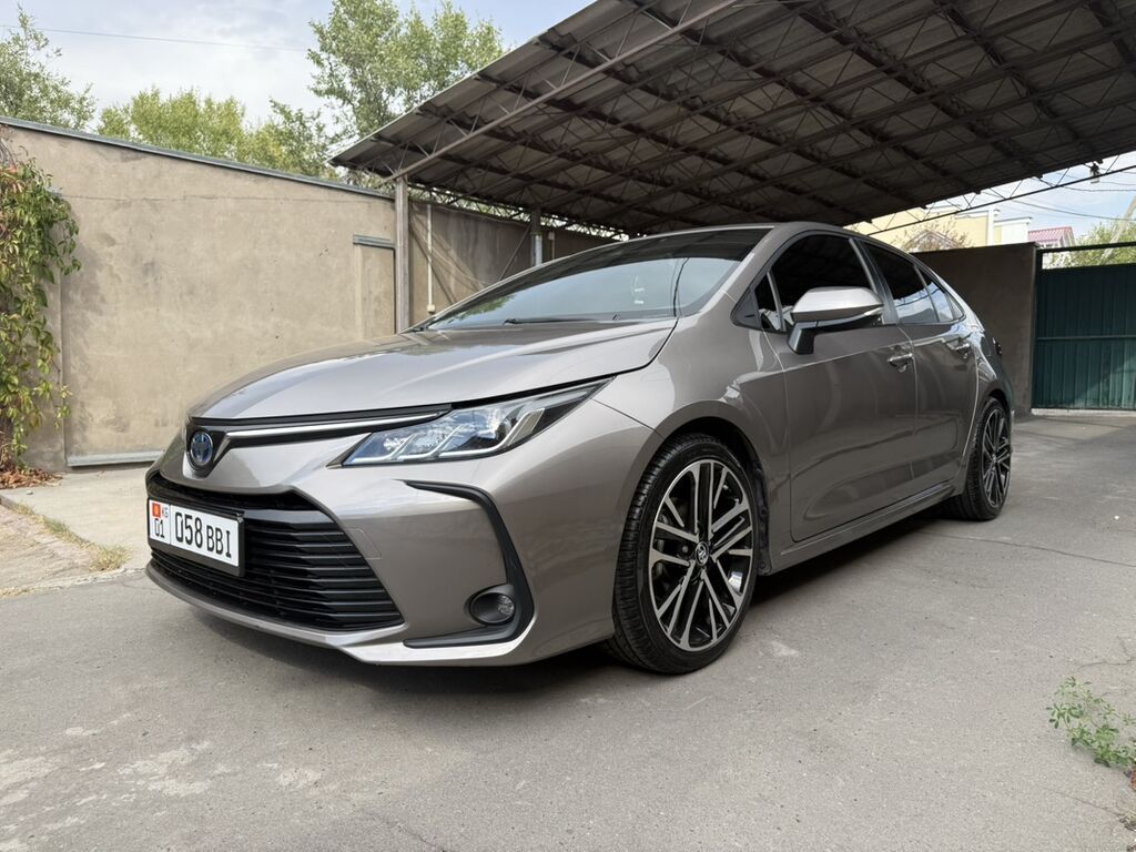 Toyota Corolla: 2021 г., 1.8 л, Автомат, Гибрид, Седан: фото 1