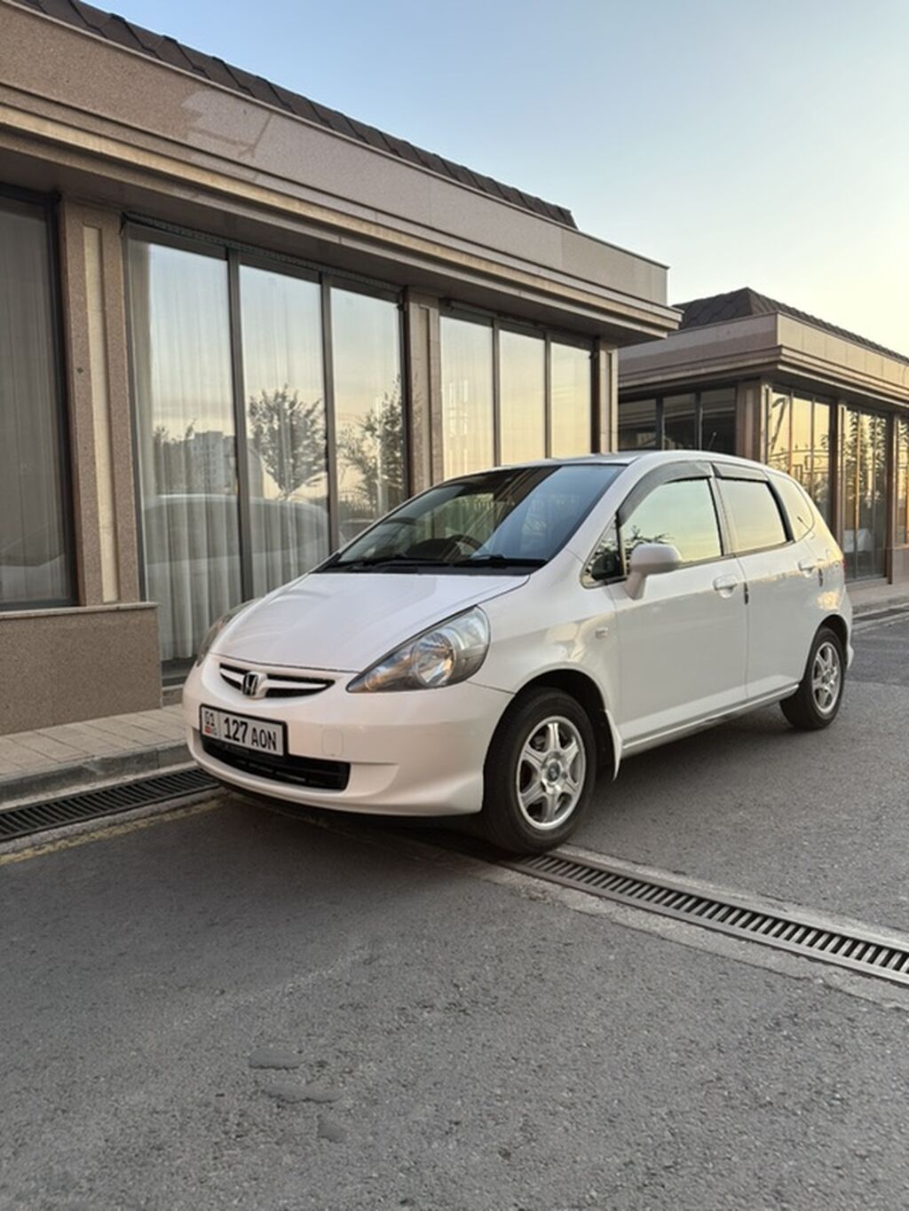 Honda Fit: 2006 г., 1.5 л, Автомат, Бензин, Хэтчбэк: фото 3