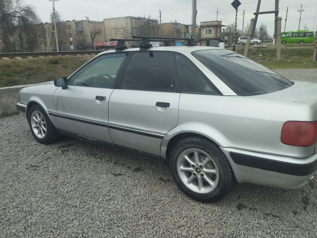 Audi 80: 1993 г., 0.2 л, Механика, Бензин, Седан: фото 6
