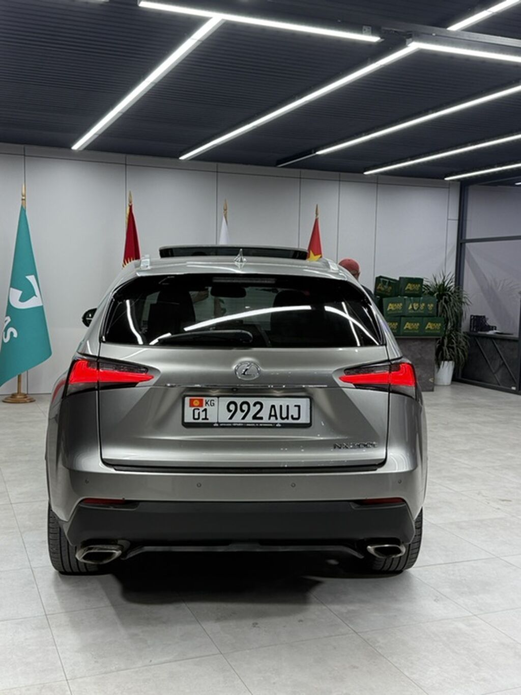 Lexus NX: 2016 г., 2 л, Автомат, Бензин, Кроссовер: фото 4