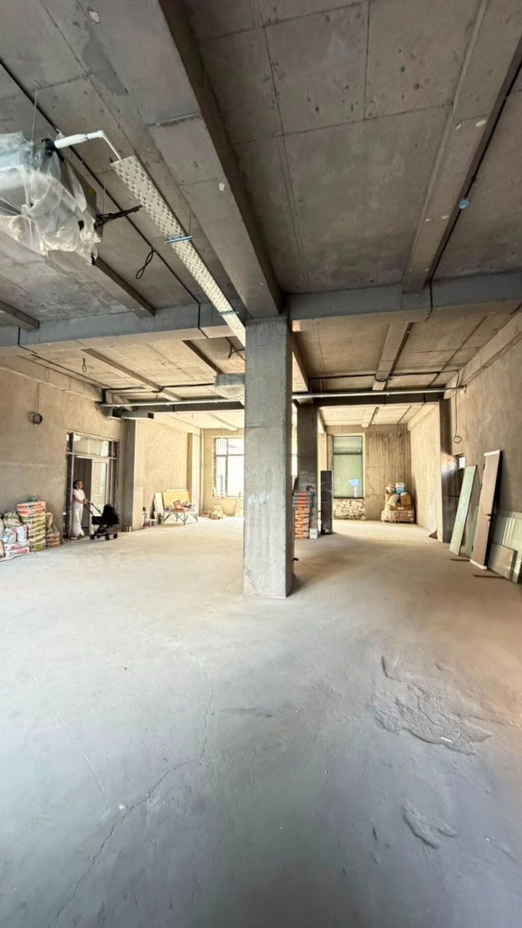 Продажа офисов 176 м², Без ремонта, 1 этаж: фото 2