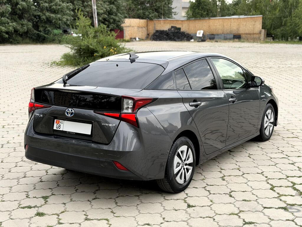 Toyota Prius: 2019 г., 1.8 л, Автомат, Гибрид, Хэтчбэк: фото 3