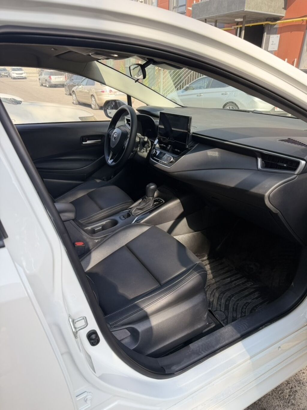 Toyota Corolla: 2023 г., 1.8 л, Гибрид, Седан: фото 5