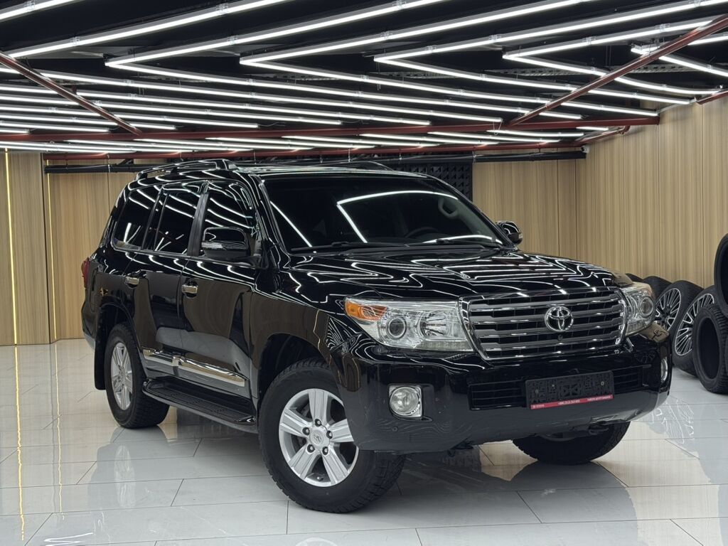 Toyota Land Cruiser: 2013 г., 4.6 л, Автомат, Бензин, Внедорожник: фото 1