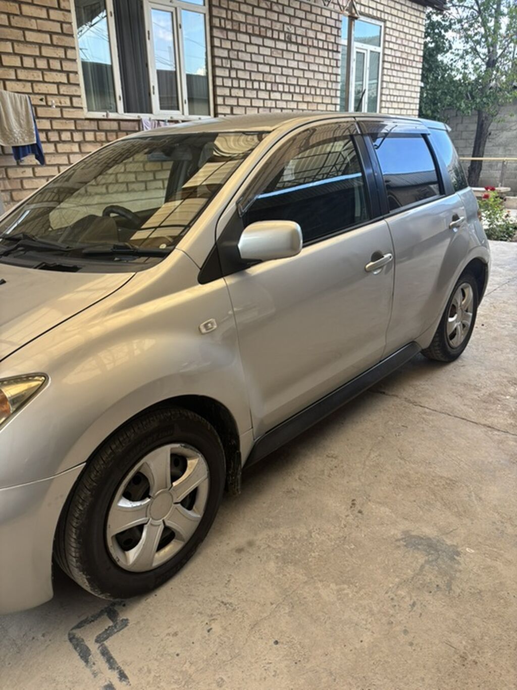 Toyota Ist: 2003 г., 1.5 л, Автомат, Бензин, Хэтчбэк: фото 2