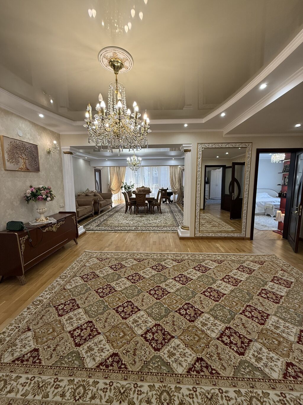 4 комнаты, 195 м²: фото 1