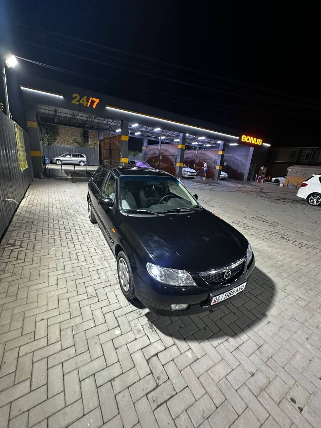 Mazda 323: 2001 г., 1.6 л, Механика, Бензин, Седан: фото 3