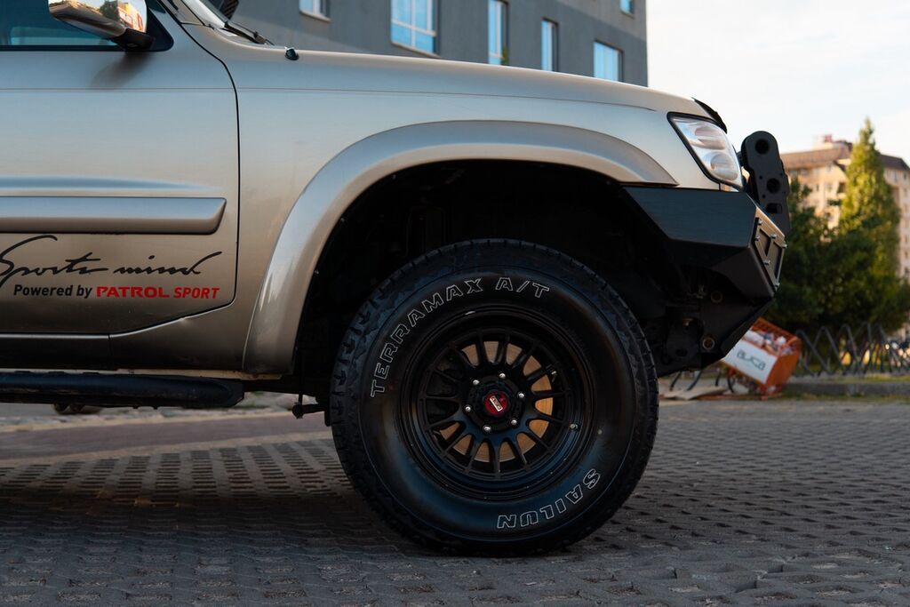 Nissan Patrol: 2003 г., 4.8 л, Автомат, Газ, Внедорожник: фото 3