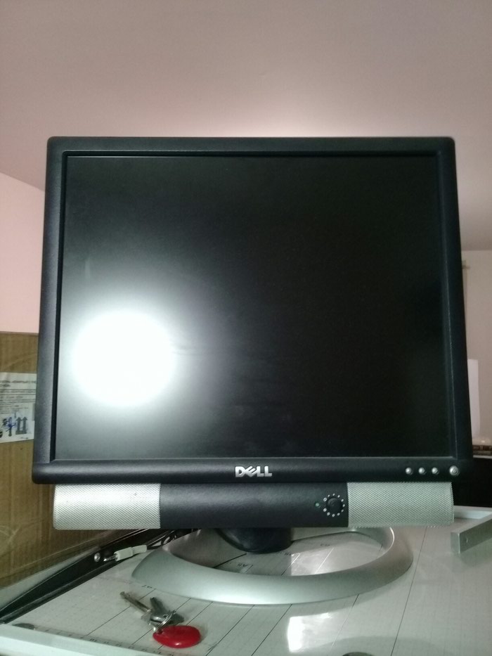Мониторы и проекторы: Монитор 17" Dell 1703FPt, с саундбаром (встроенная колонка) на lalafo.kg Монитор 17" Dell 1703FPt, с саундбаром (встроенная колонка) в Бишкек
