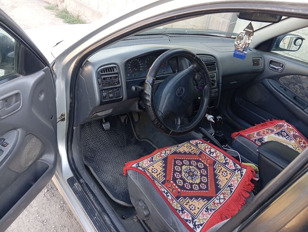 Toyota Avensis: 1999 г., 1.8 л, Механика, Бензин, Седан: фото 6