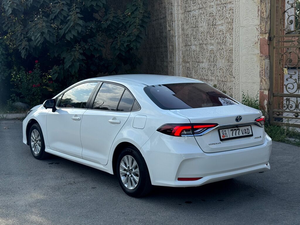 Toyota Corolla: 2021 г., 1.8 л, Вариатор, Гибрид, Седан: фото 6