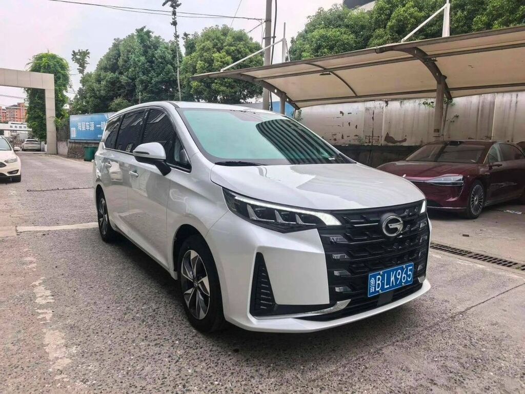 GAC (Trumpchi) M6 PRO — просторный 7-местный минивэн в белом цвете: фото 3