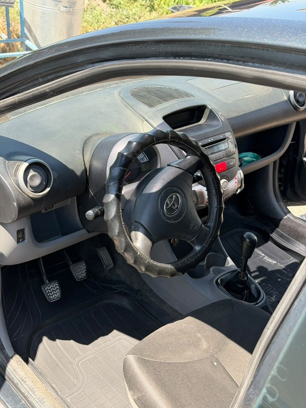 Toyota Vitz: 2010 г., 1 л, Механика, Бензин, Хэтчбэк: фото 6
