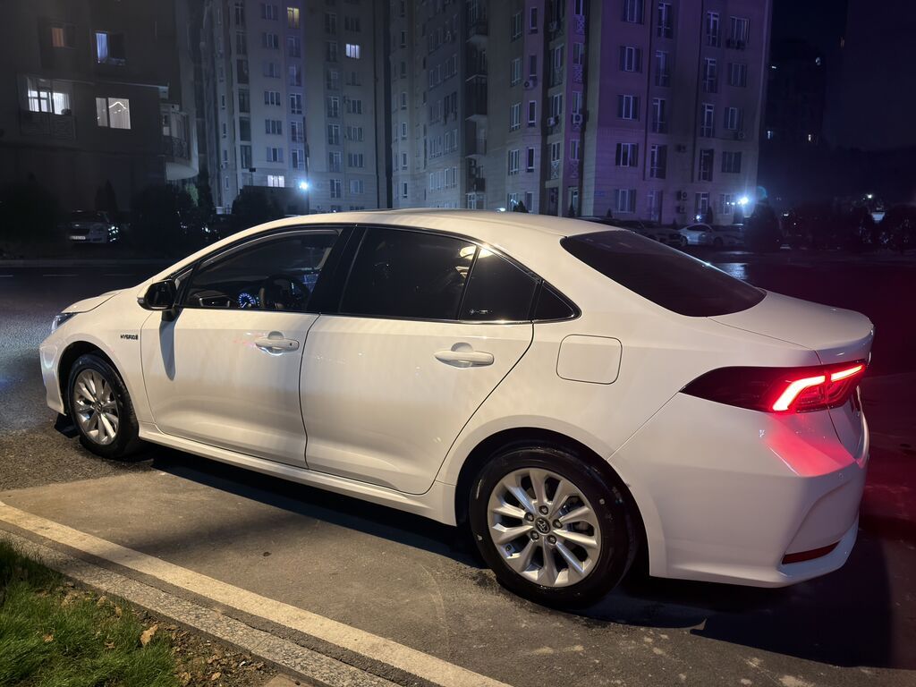 Toyota Corolla: 2021 г., 1.8 л, Автомат, Гибрид: фото 4