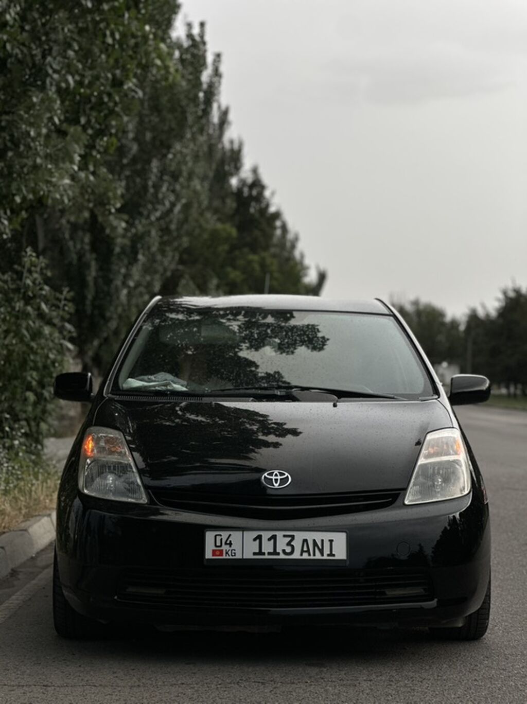 Toyota Prius: 2004 г., Автомат, Гибрид, Хэтчбэк: фото 3
