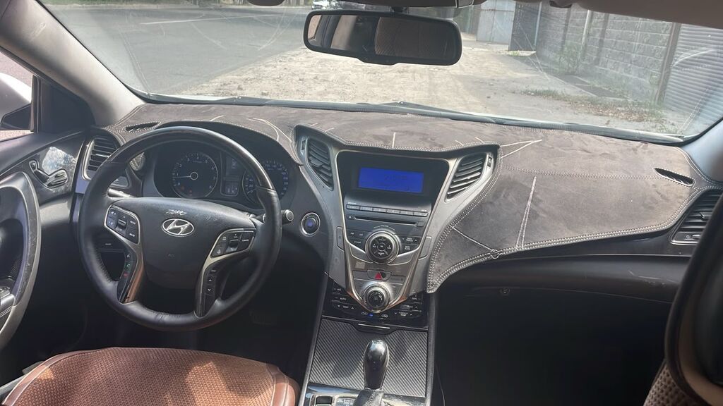 Hyundai Grandeur: 2011 г., 0.3 л, Автомат, Газ, Седан: фото 7