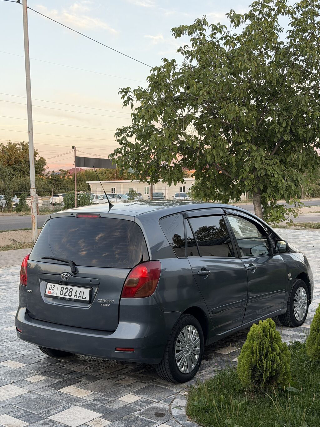 Toyota Corolla Verso: 2004 г., 1.6 л, Механика, Бензин, Седан: фото 5