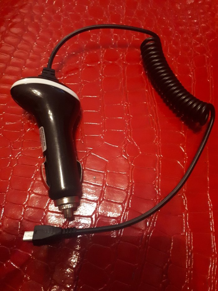 Powerbanks: Auto punjac za mobilni. Nov! na lalafo.rs Auto punjac za mobilni. Nov! - Beograd