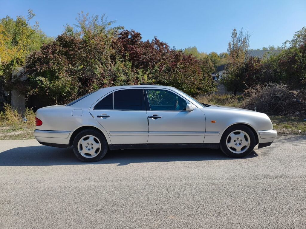 Mercedes-Benz E-Class: 1997 г., 4.2 л, Автомат, Бензин, Седан: фото 2