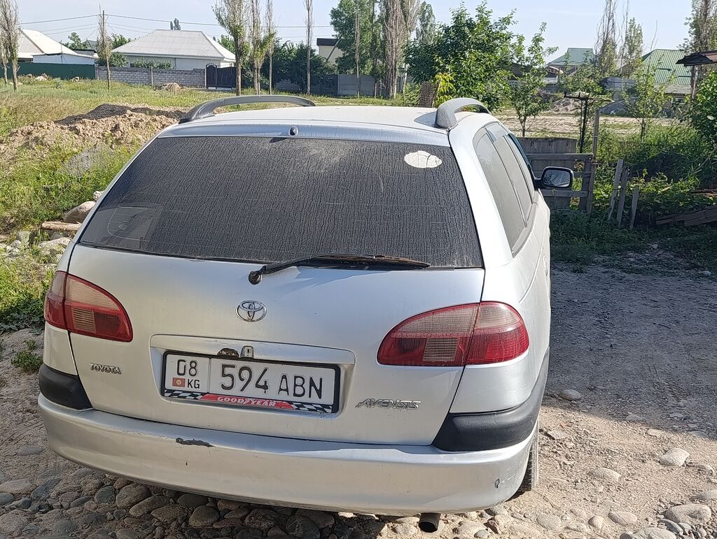 Toyota Avensis: 2001 г., 2 л, Механика, Бензин, Универсал: фото 1