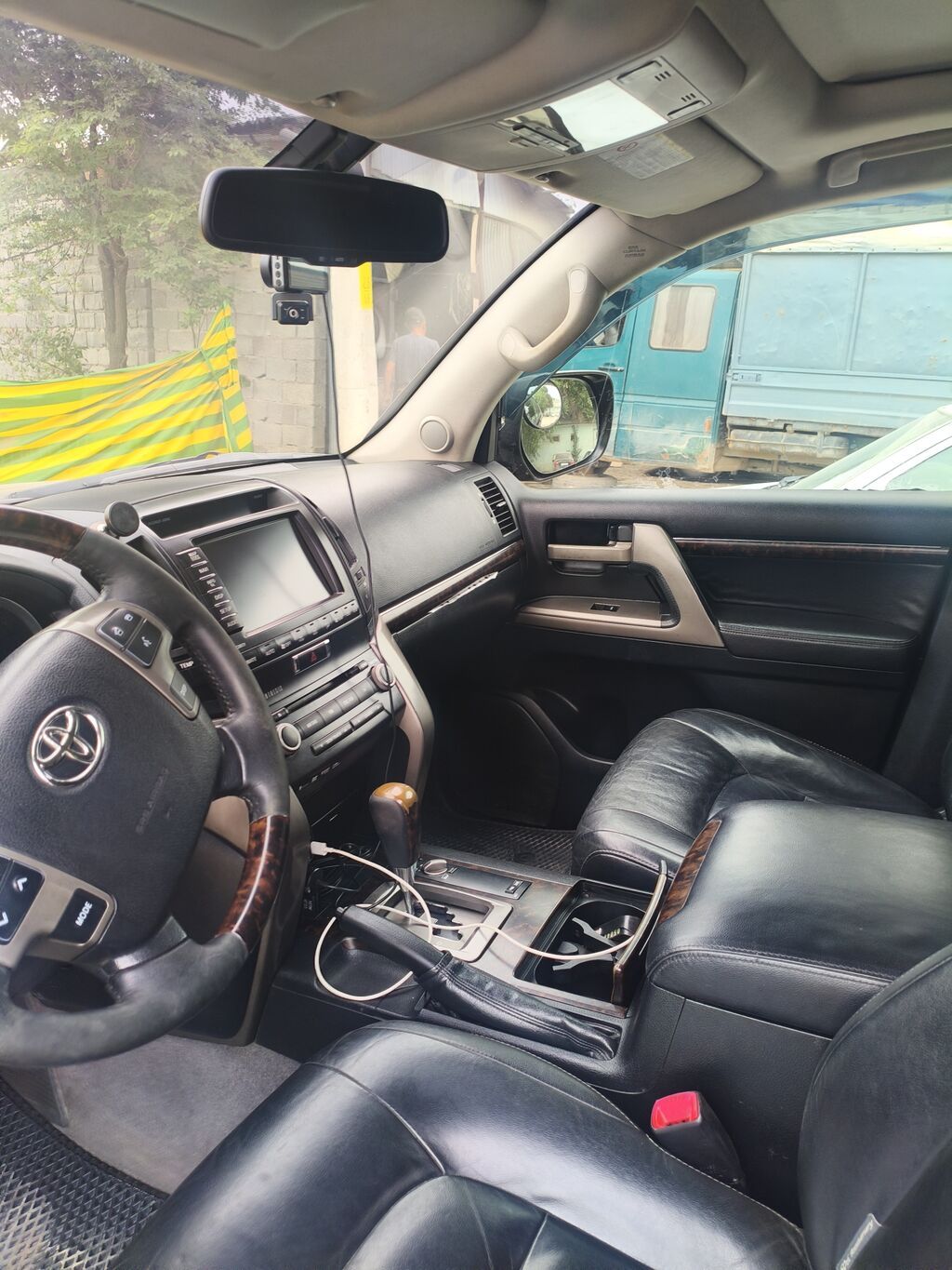 Toyota Land Cruiser: 2011 г., Автомат, Внедорожник: фото 2