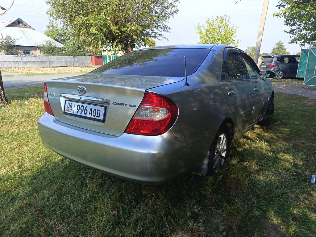 Toyota Camry: 2004 г., 2.4 л, Механика, Бензин, Седан: фото 2