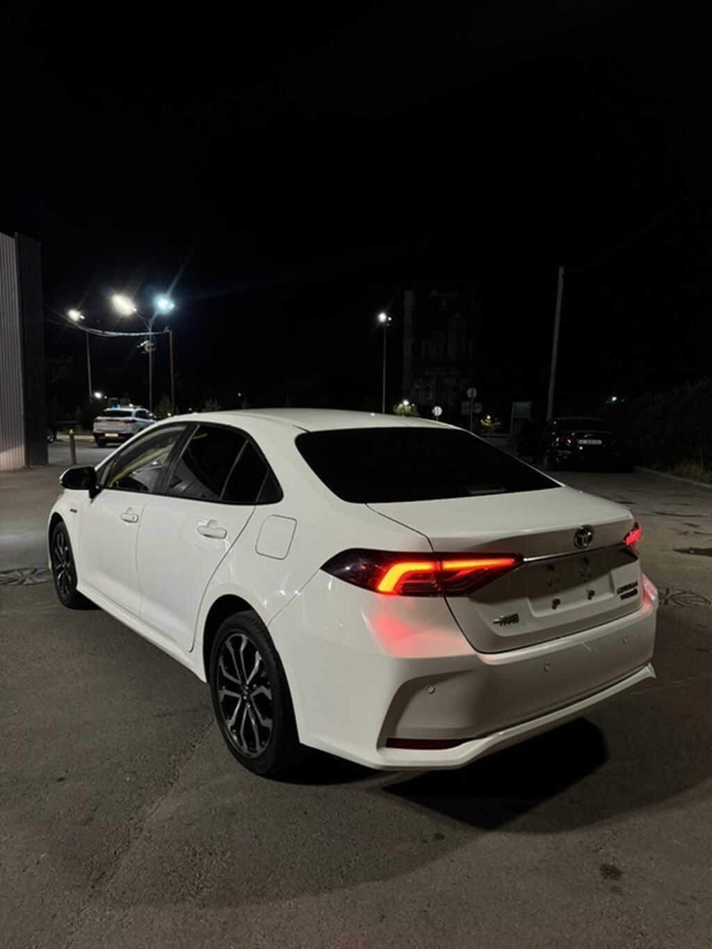 Toyota Corolla: 2022 г., 1.8 л, Автомат, Гибрид, Седан: фото 6