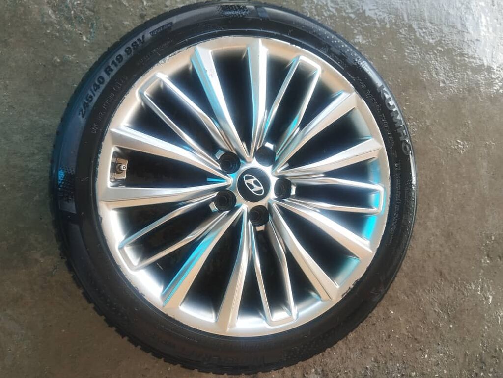 Комплект колес Hyundai на оригинальных литых дисках R19 с зимними: фото 4