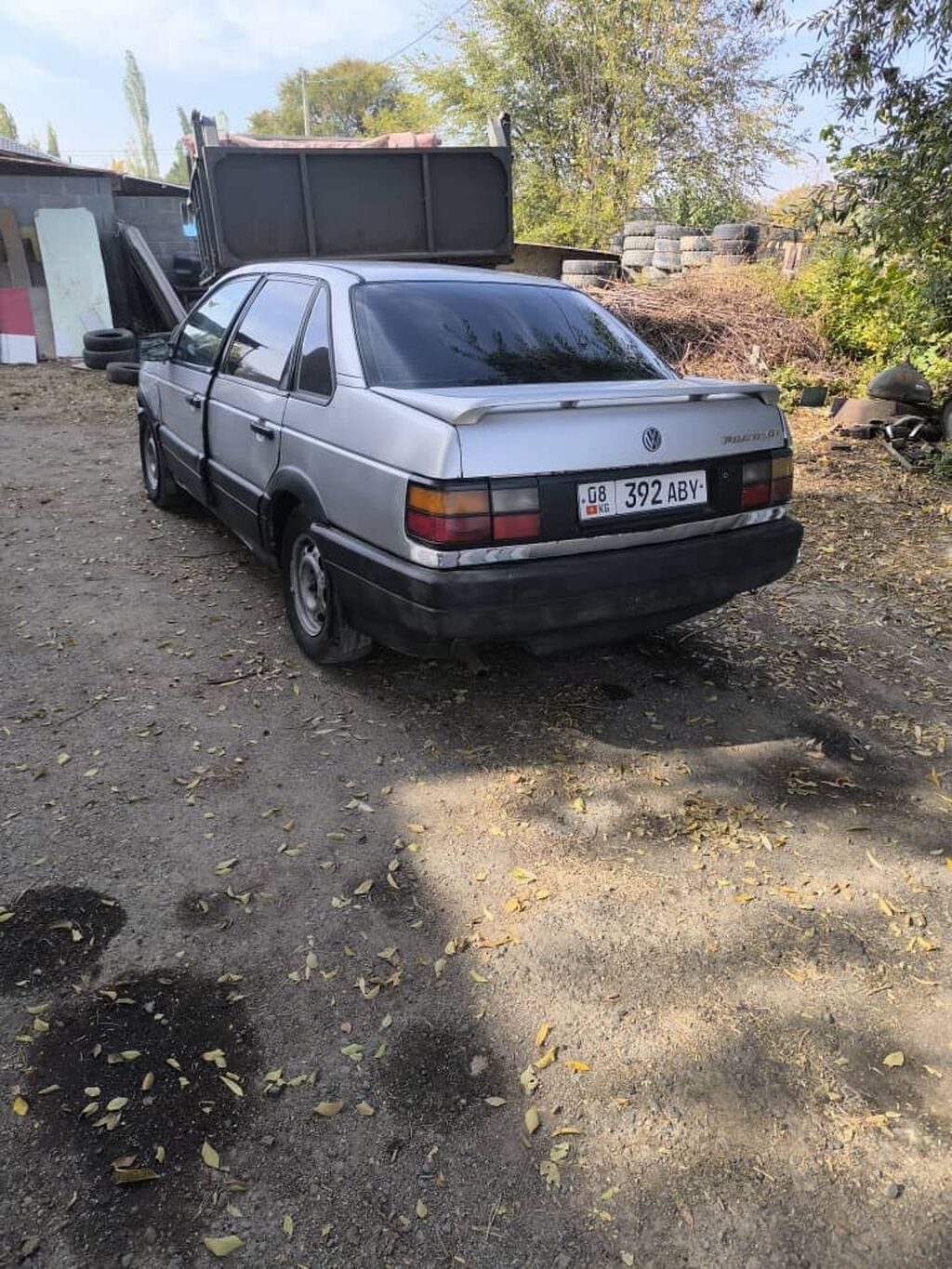 Volkswagen Passat: 1989 г., Седан: фото 3