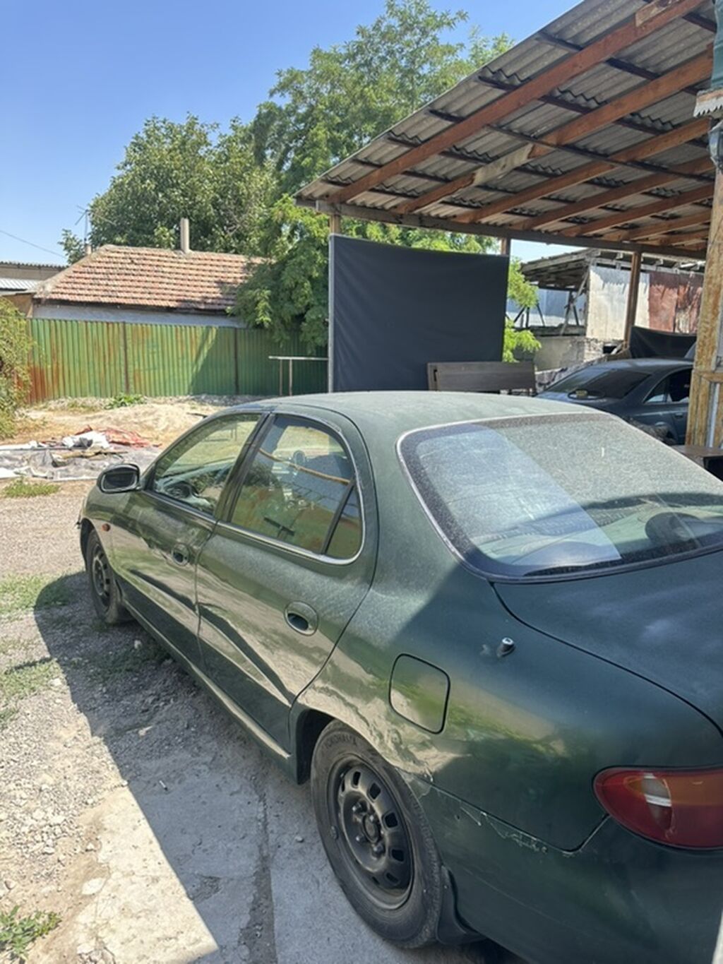 Hyundai Accent: 1990 г., 1.6 л, Механика, Бензин, Седан: фото 2