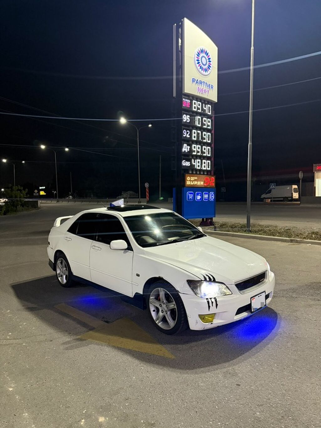 Toyota Altezza: 2000 г., 2 л, Автомат, Бензин, Седан: фото 3