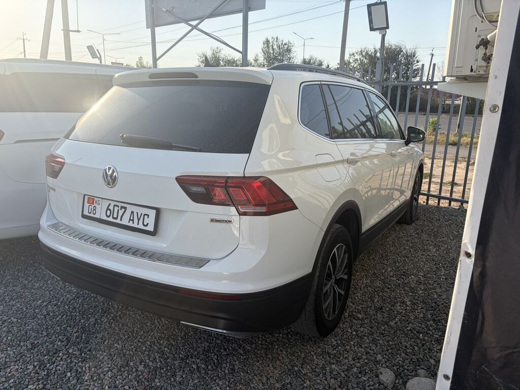 Volkswagen Tiguan: 2019 г., 2 л, Автомат, Бензин, Кроссовер: фото 3