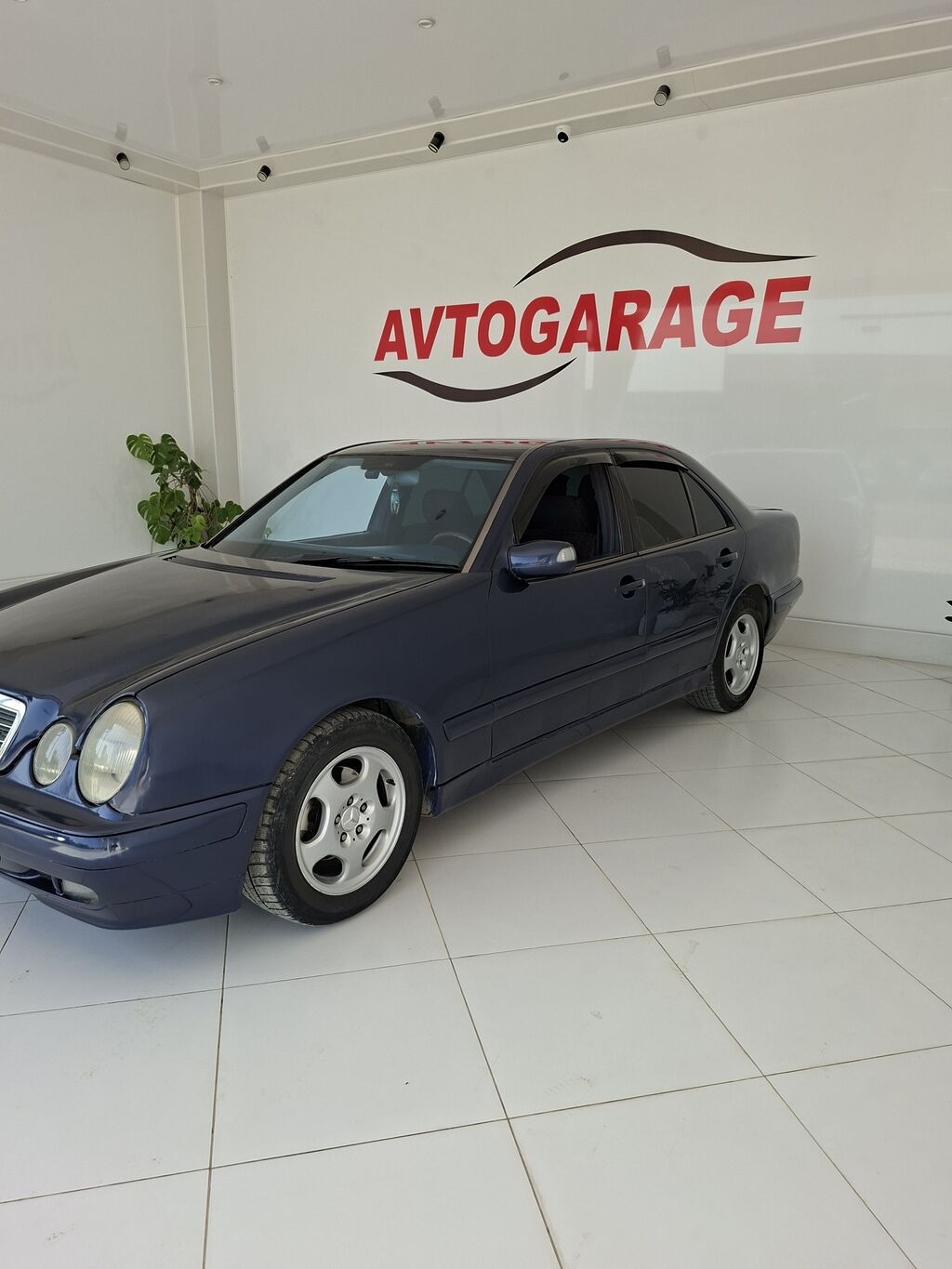 Mercedes-Benz E-Class: 2000 г., 2.4 л, Механика, Бензин, Седан: фото 2