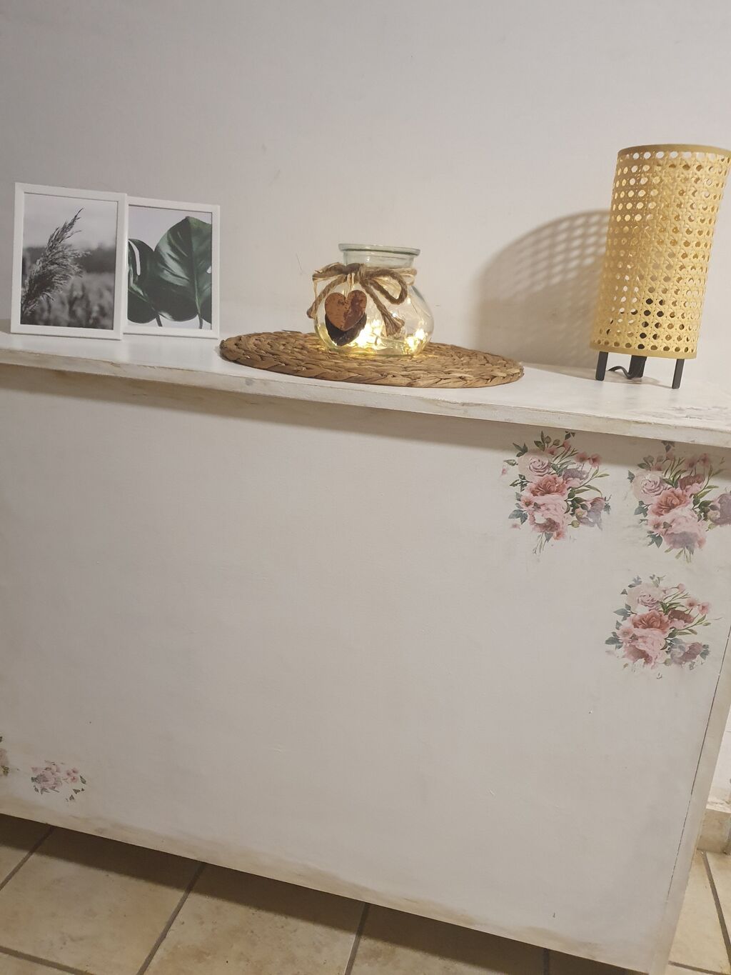Stilske komode: Dekorativna drvena škrinja/komoda sa poklopcem u shabby chic stilu. -