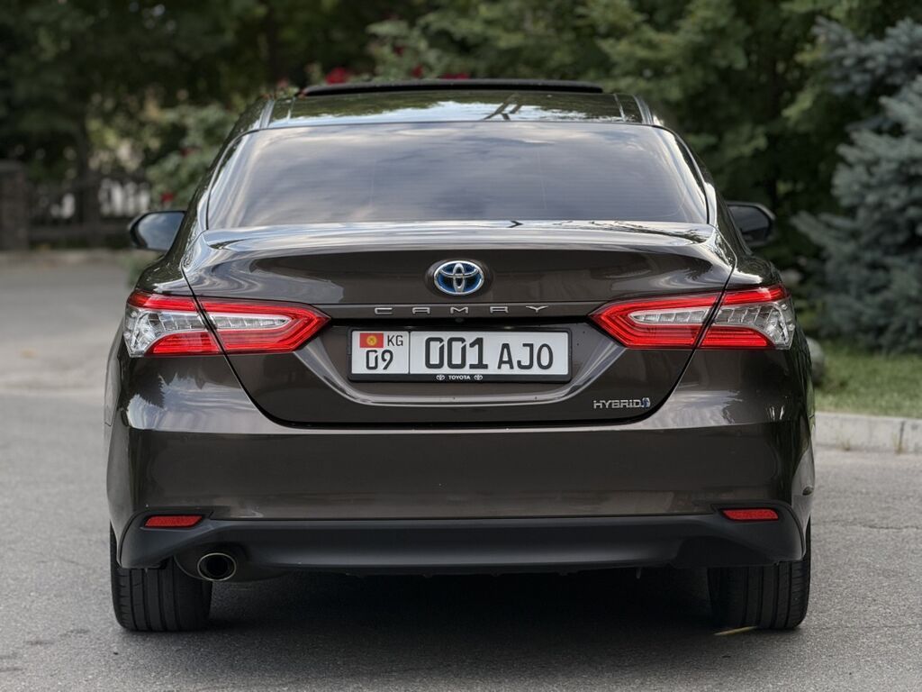 Toyota Camry: 2019 г., 2.5 л, Вариатор, Гибрид, Седан: фото 6