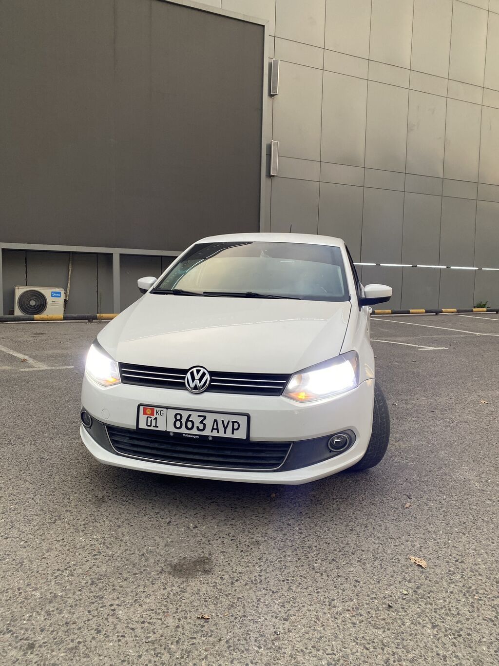Volkswagen Polo: 2014 г., 1.6 л, Автомат, Бензин, Седан: фото 2