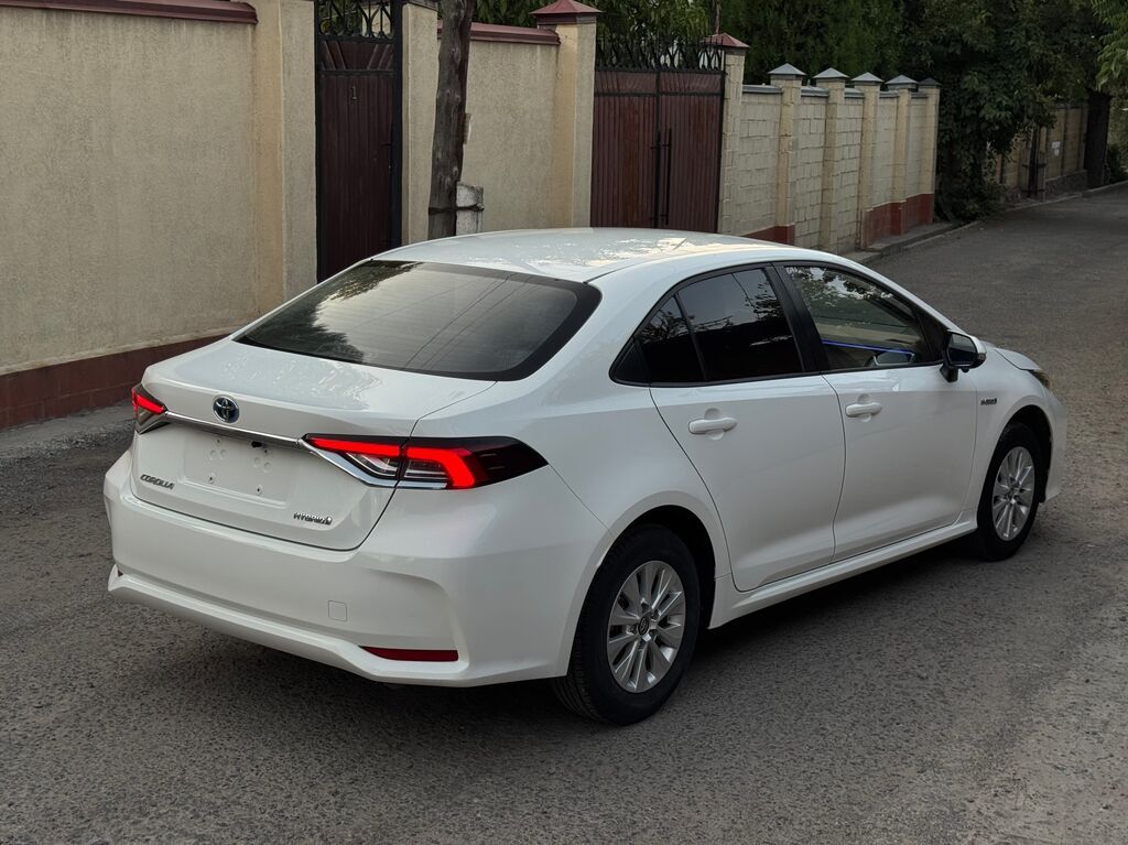 Toyota Corolla: 2021 г., 1.8 л, Вариатор, Гибрид, Седан: фото 5
