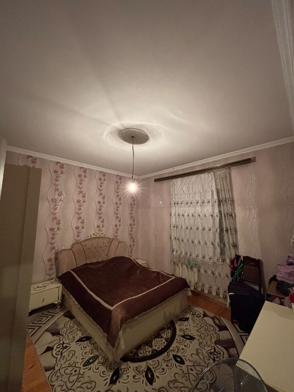 Satılır: Həyət evi - Tikinti: daş divarlar, metal dam örtüyü, mansard
