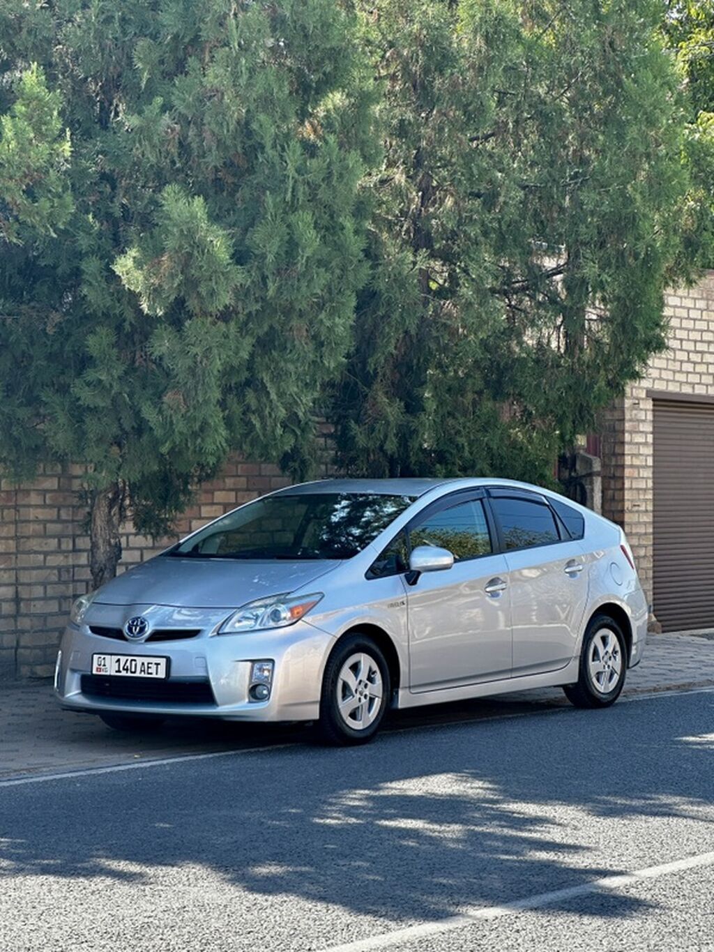 Toyota Prius: 2011 г., 1.8 л, Вариатор, Гибрид, Хэтчбэк: фото 1