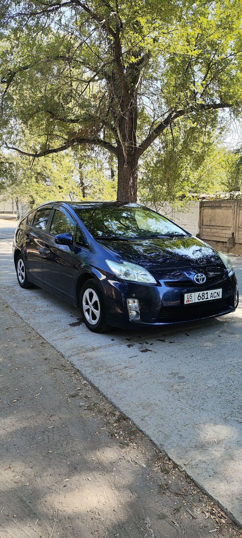 Toyota Prius: 2012 г., 1.8 л, Вариатор, Гибрид, Хэтчбэк: фото 1