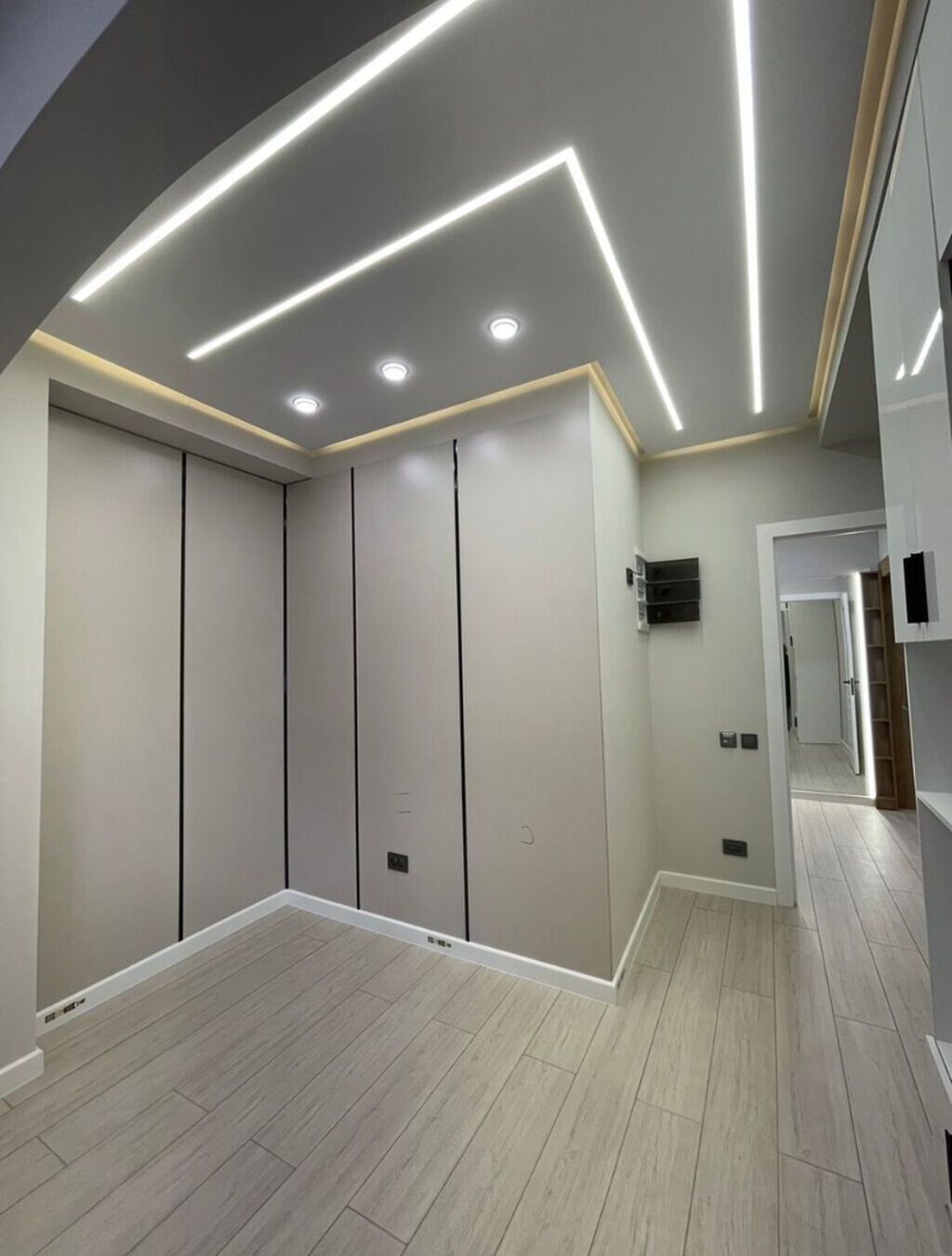 3 комнаты, 82 м², 106 серия улучшенная, 2 этаж, Дизайнерский ремонт — фото 1