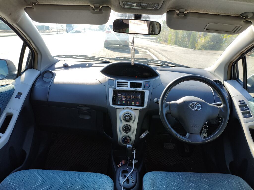 Toyota Vitz: 2006 г., 1.3 л, Автомат, Бензин, Хэтчбэк: фото 7