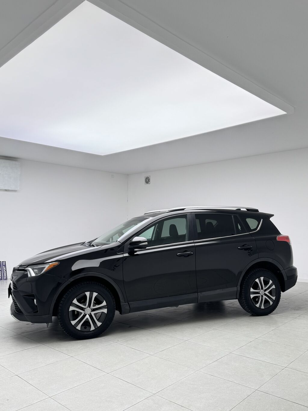 Toyota RAV4: 2017 г., 2.5 л, Автомат, Бензин, Кроссовер: фото 3