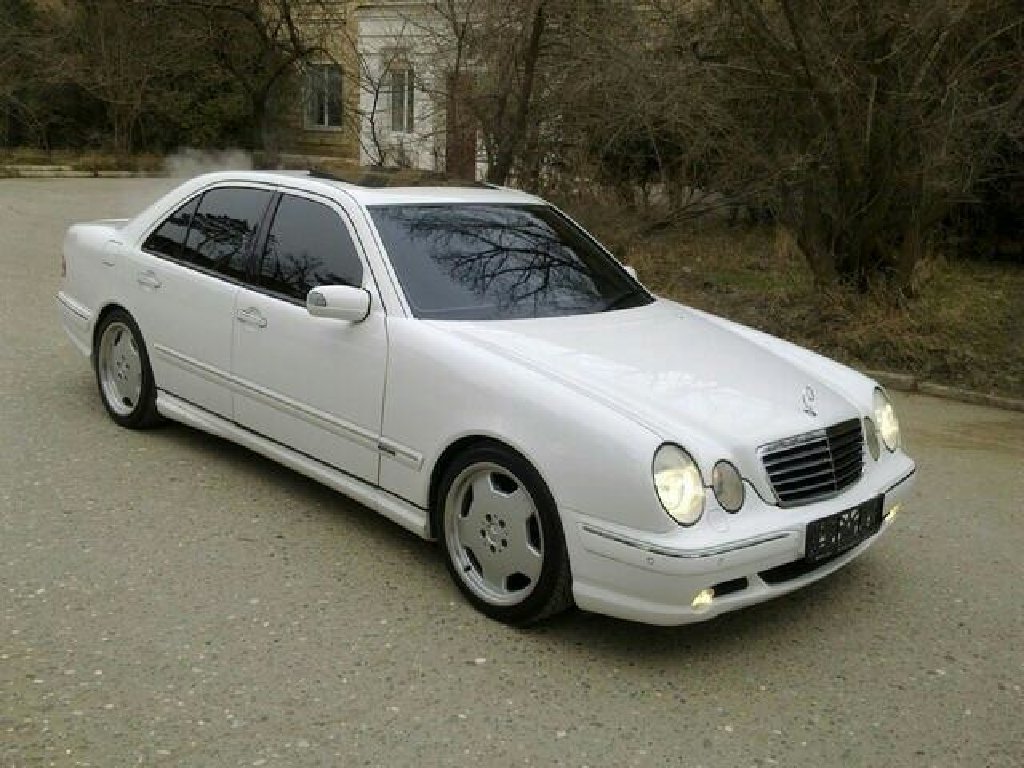 Мерседес 210 AMG белый