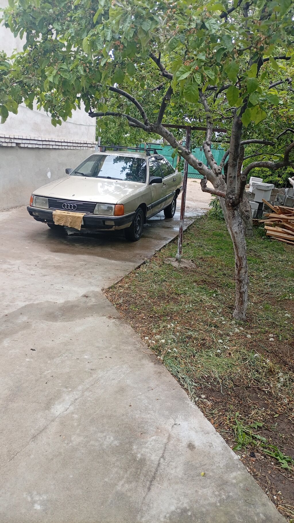 Audi 100: 1985 г., 2.2 л, Механика, Бензин, Седан: фото 4