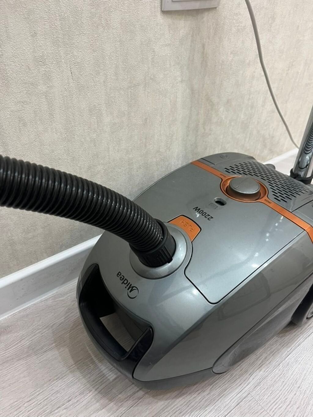 Продам пылесос Midea 2200W с мешком для пыли: фото 2
